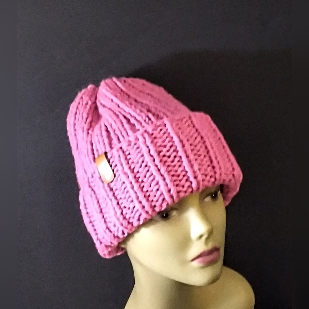 NWT Vibrant Handknitted Beanie With Faux Leather Tag. - Picture 9 of 10